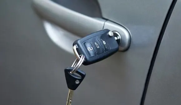 آموزش قفل کردن درب خودرو با کلید